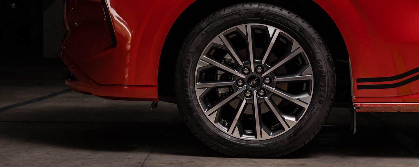 19" alloy wheels