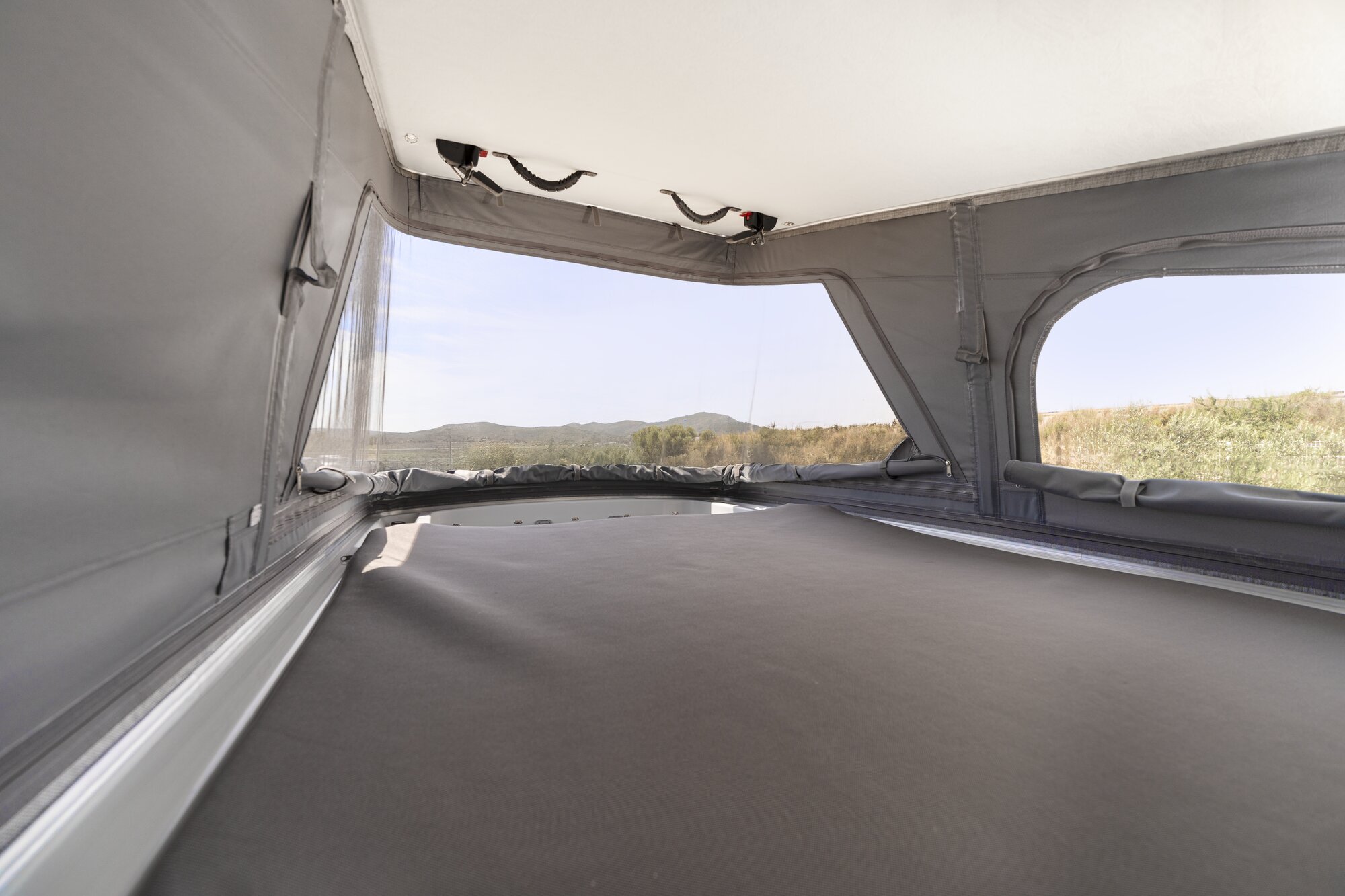 Pop-up roof with panoramic canvas